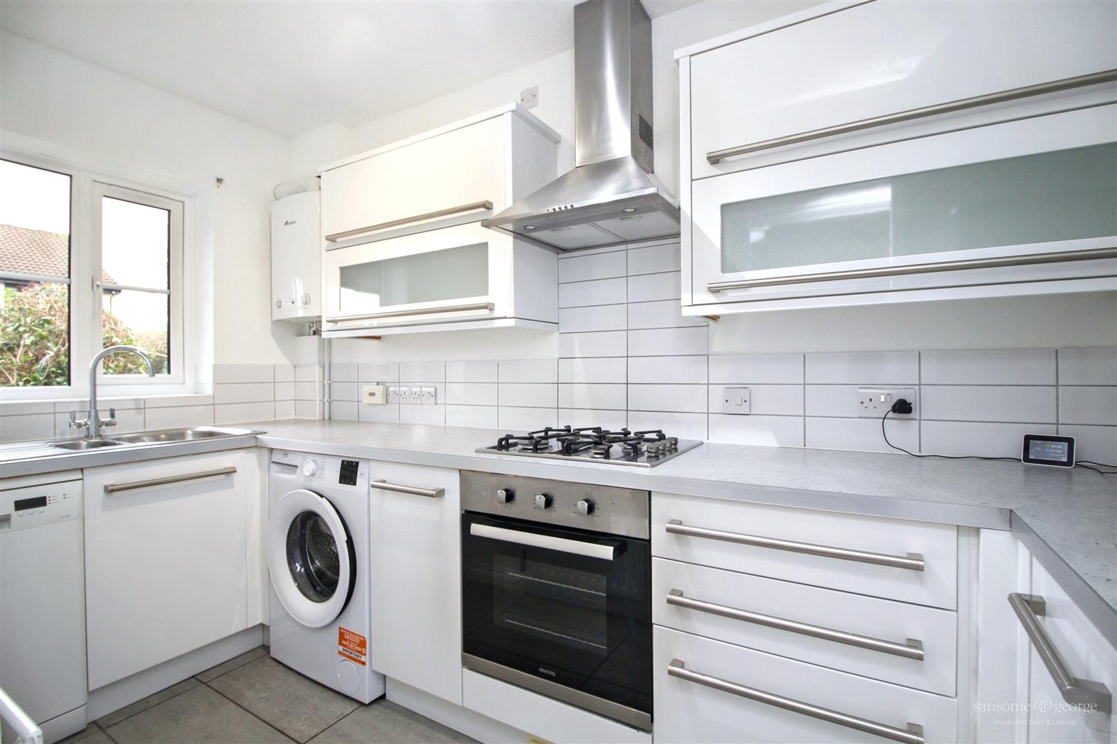 2 bed property in Horseshoe Crescent, Reading